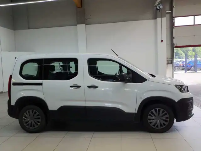 Peugeot Rifter view 3