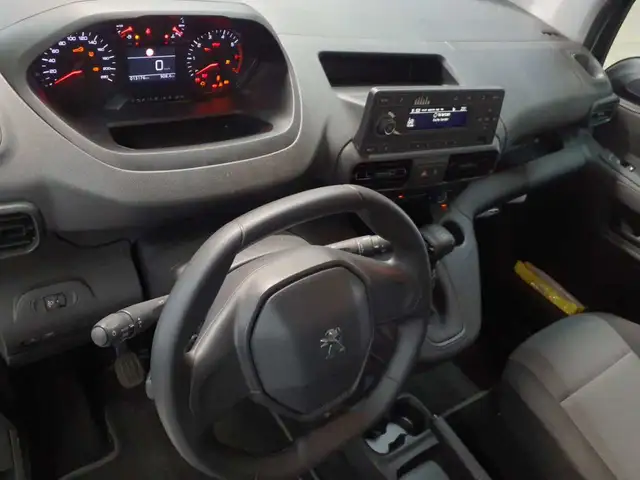 Peugeot Rifter view 12