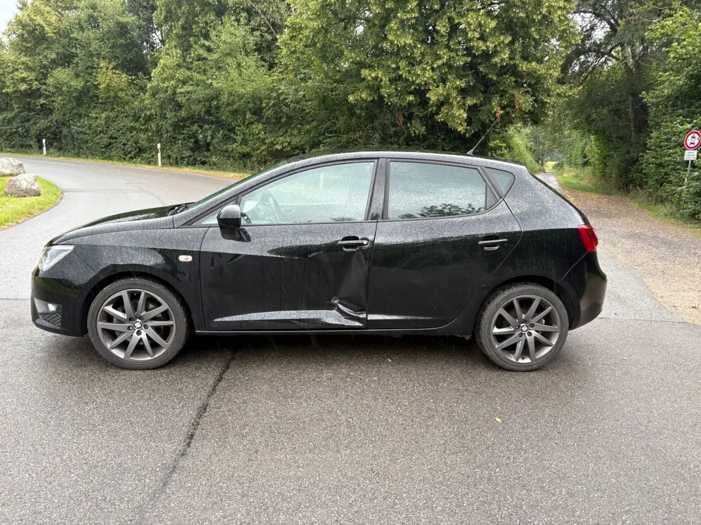 SEAT Ibiza 1.6 TDI FR Lim. R.Kamera Schwarz - 2