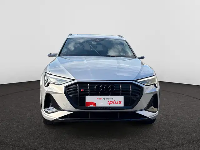 Audi E-Tron view 3