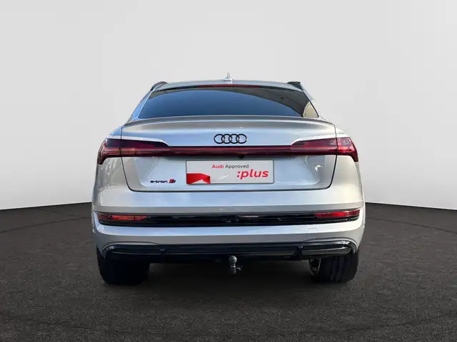 Audi E-Tron view 6