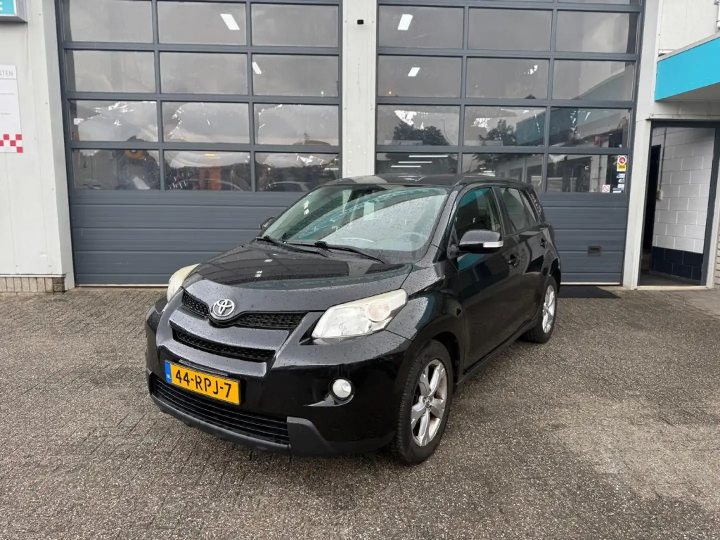 Toyota Urban Cruiser 1.3 VVT-i Aspiration Zwart - 2