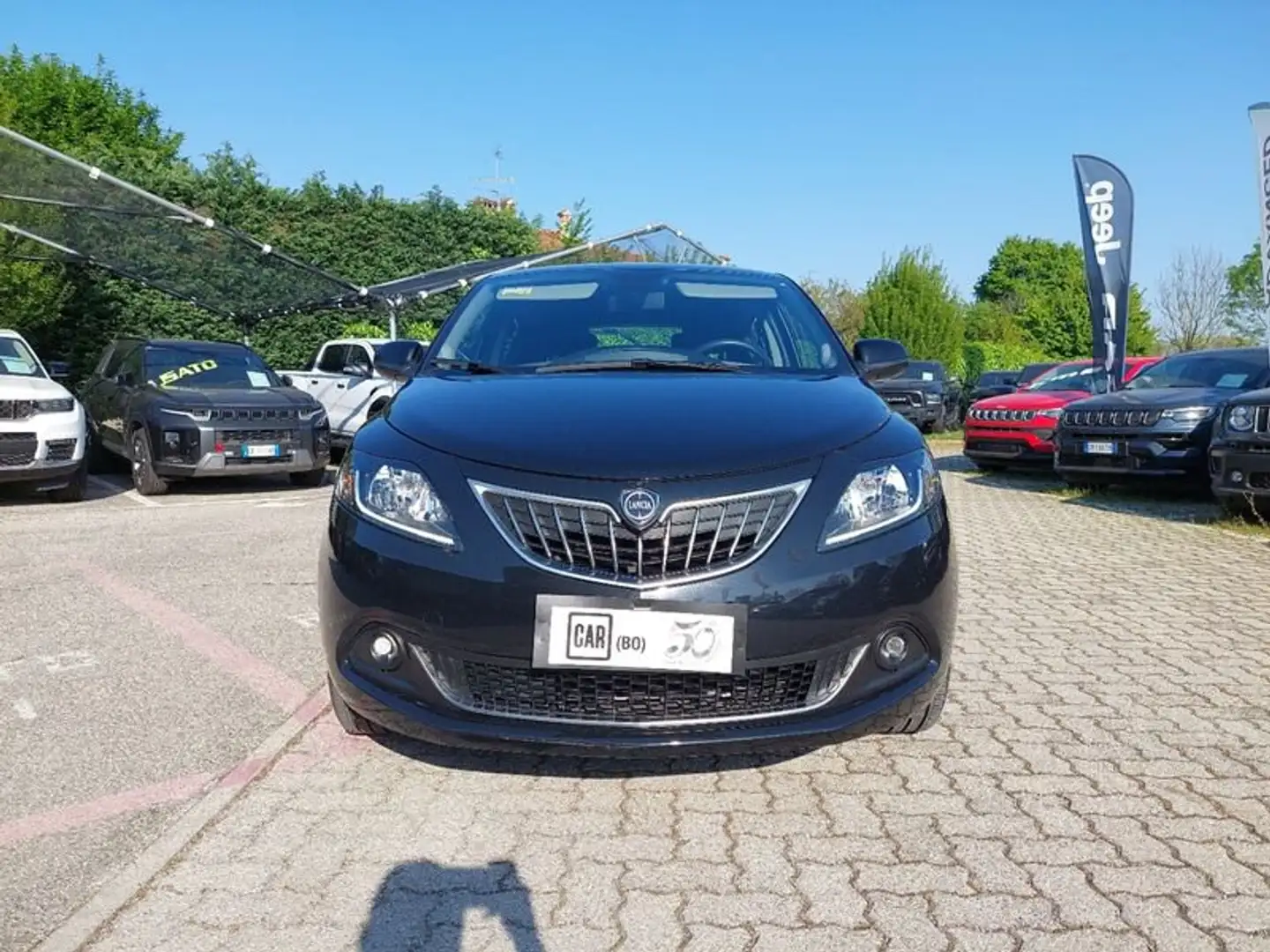 Lancia Ypsilon 1.0 FireFly 5 porte S&S Hybryd Gold Schwarz - 2