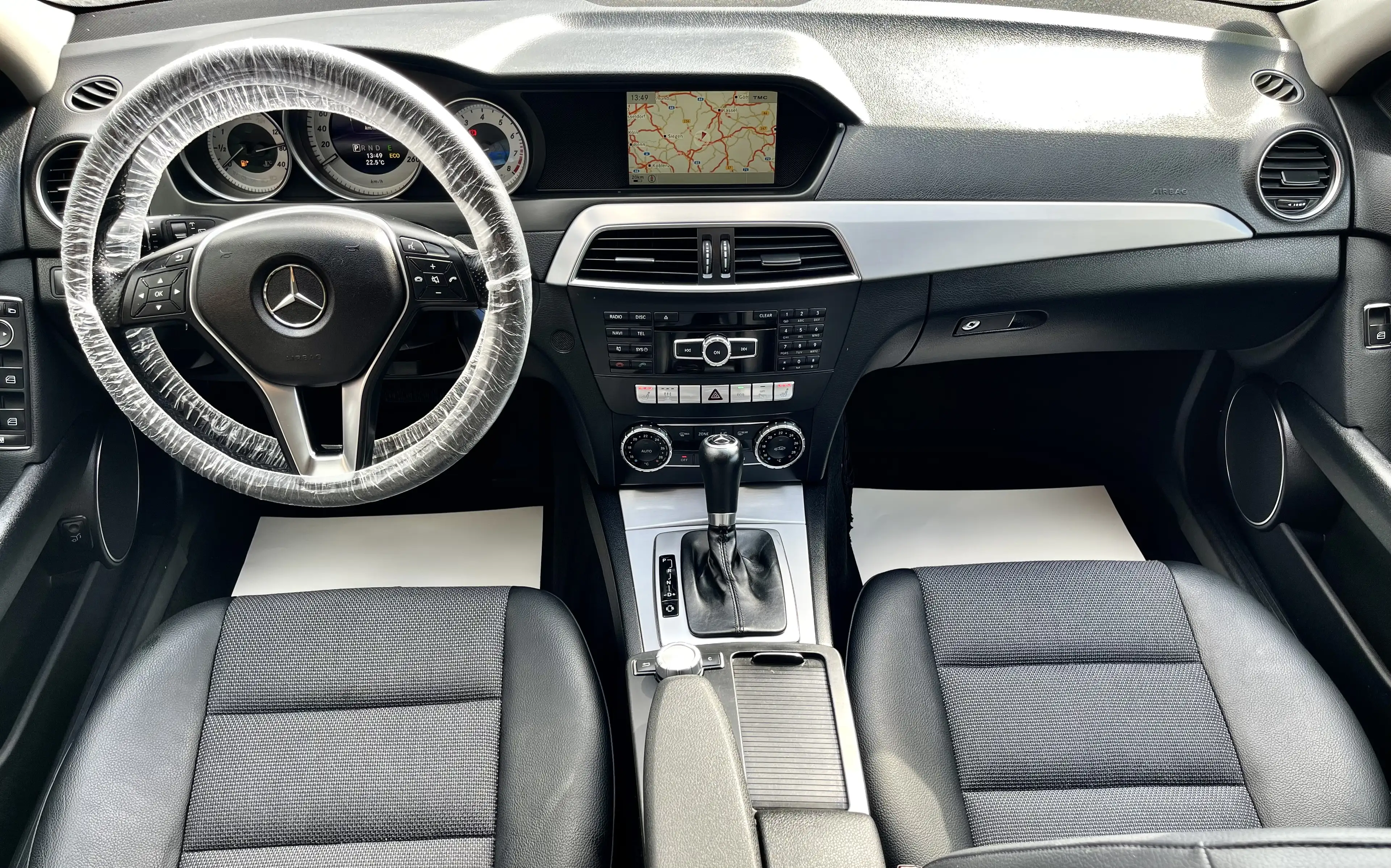 Mercedes-Benz C 250 CGI BlueEfficiency*XENON*SHZ*PDC*1.HAND*NAVI* — photo 9