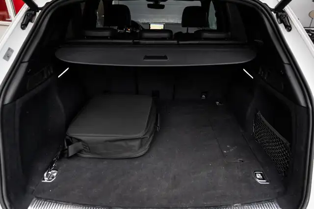 Audi Q5 view 11