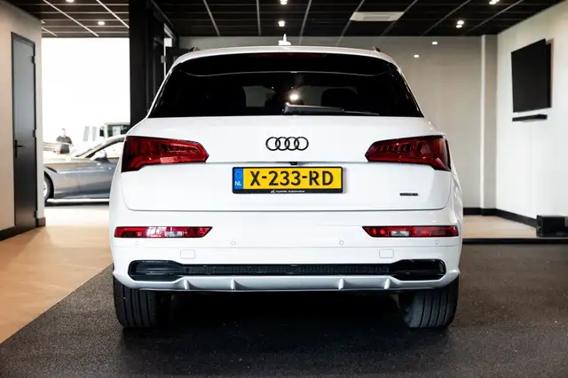 Audi Q5 view 10