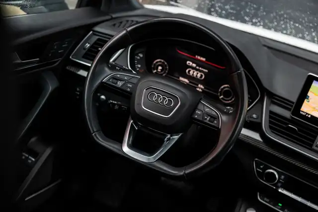 Audi Q5 view 9