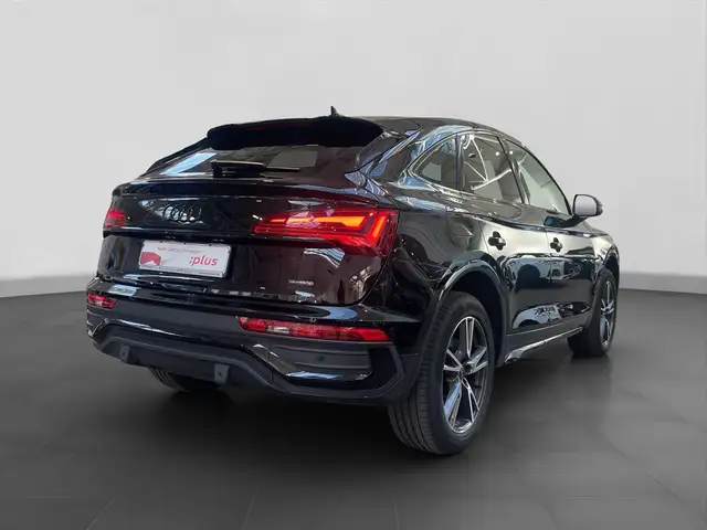 Audi Q5 view 3