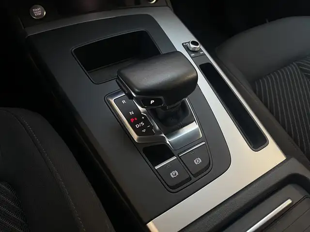 Audi Q5 view 11