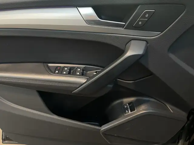 Audi Q5 view 8