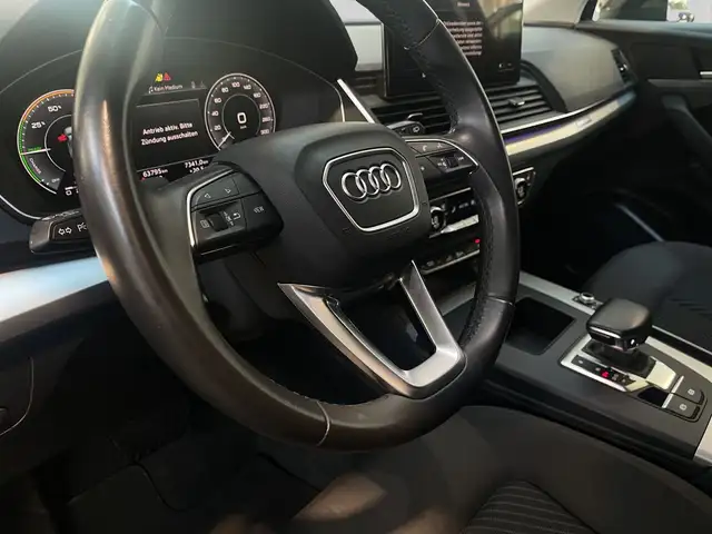 Audi Q5 view 9