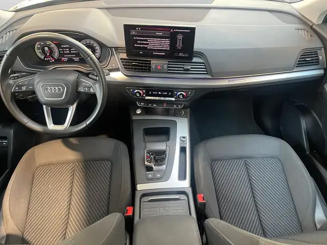 Audi Q5 view 5