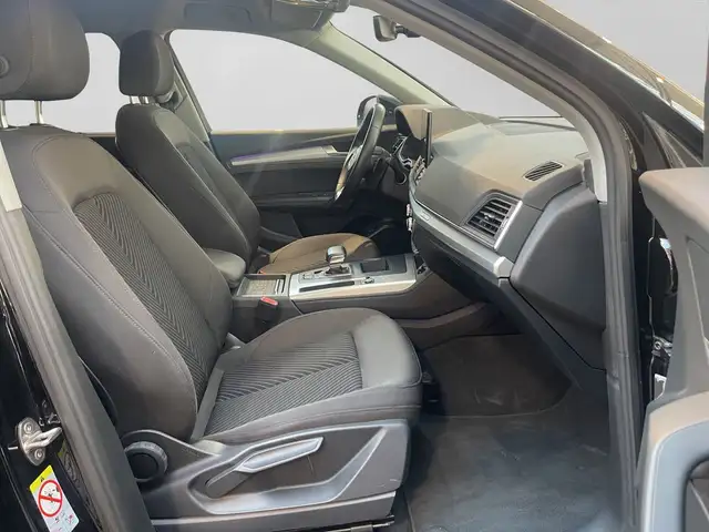 Audi Q5 view 4