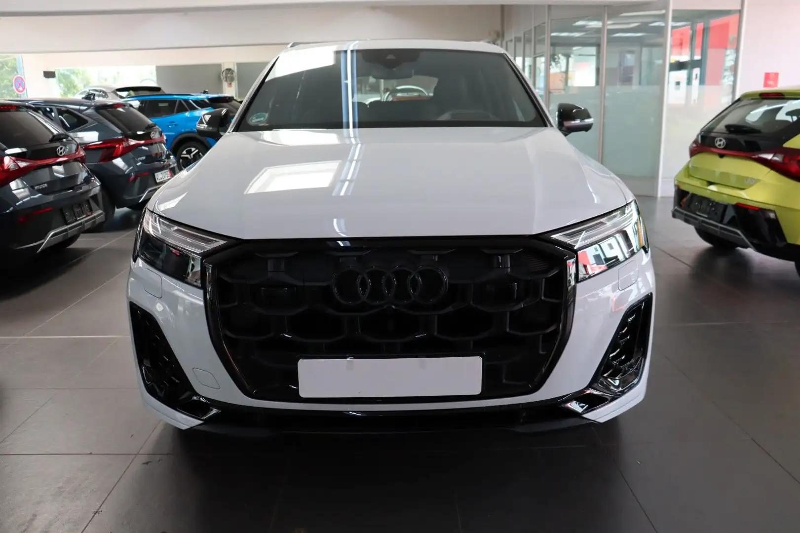 Audi Q7 S line 60 TFSI e quattro PHEV AHK Panoram 5JG Bílá - 2