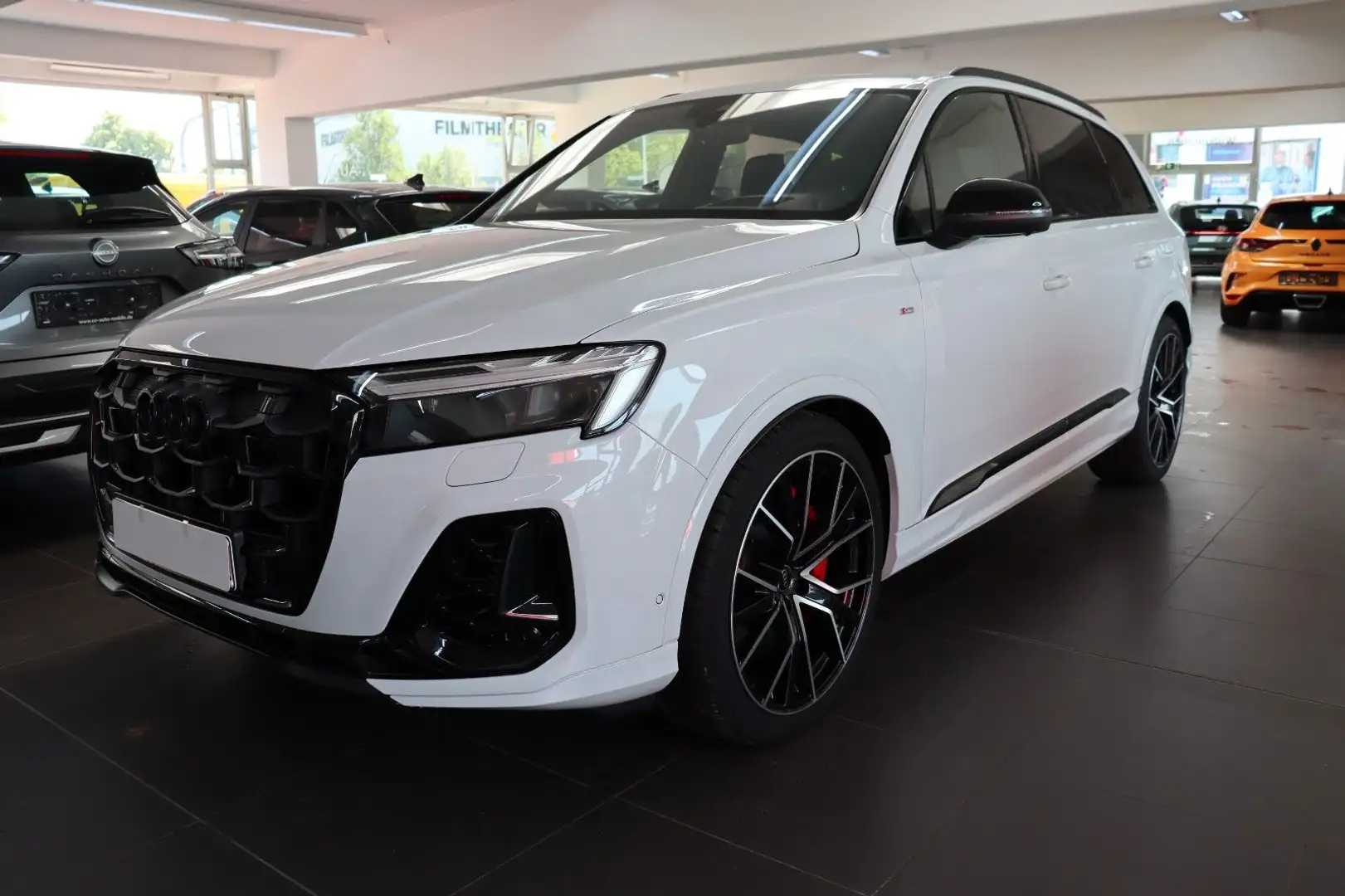 Audi Q7 S line 60 TFSI e quattro PHEV AHK Panoram 5JG Bílá - 1