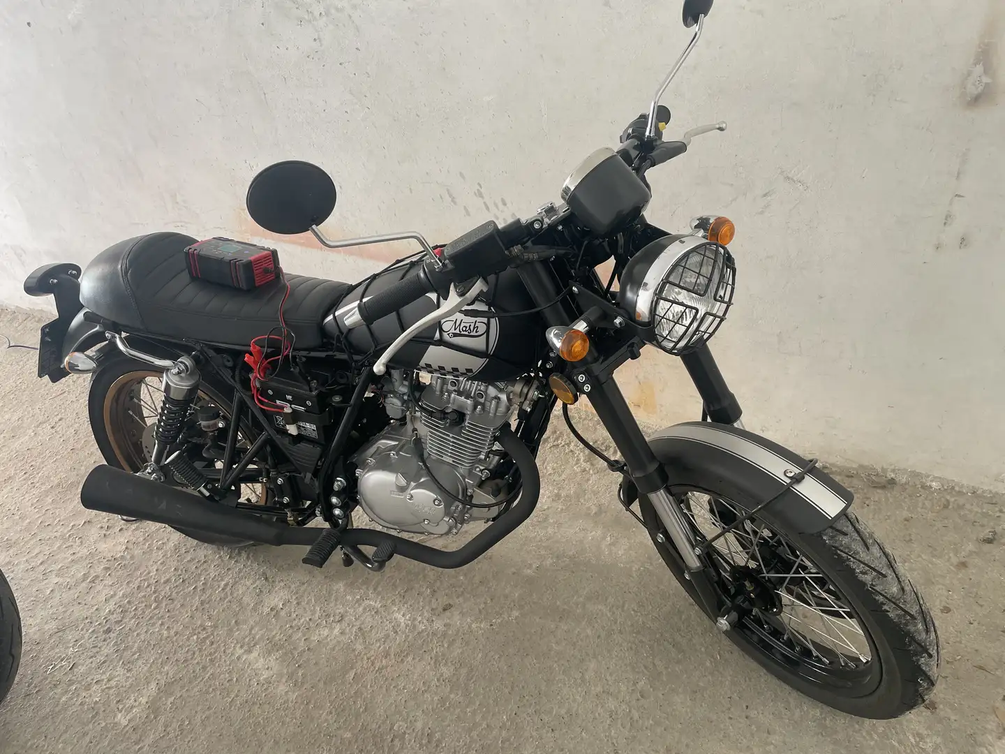 Mash Café Racer - 1