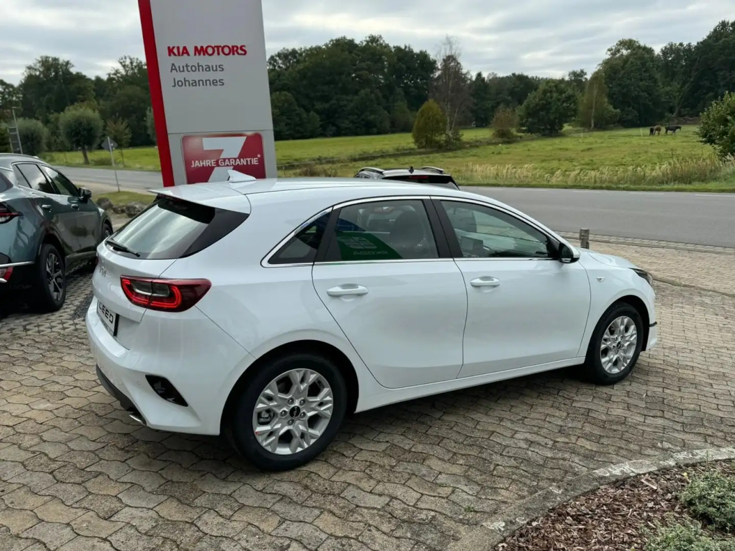 Kia Ceed / cee'd 1.5 T-GDI Vision DCT7 Navi Komfort Klima Navi Weiß - 2