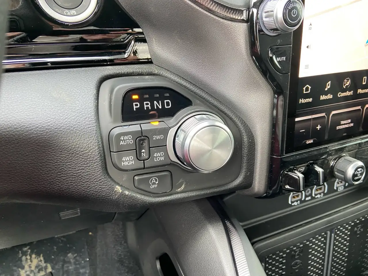 RAM 1500 снимка RAM 1500