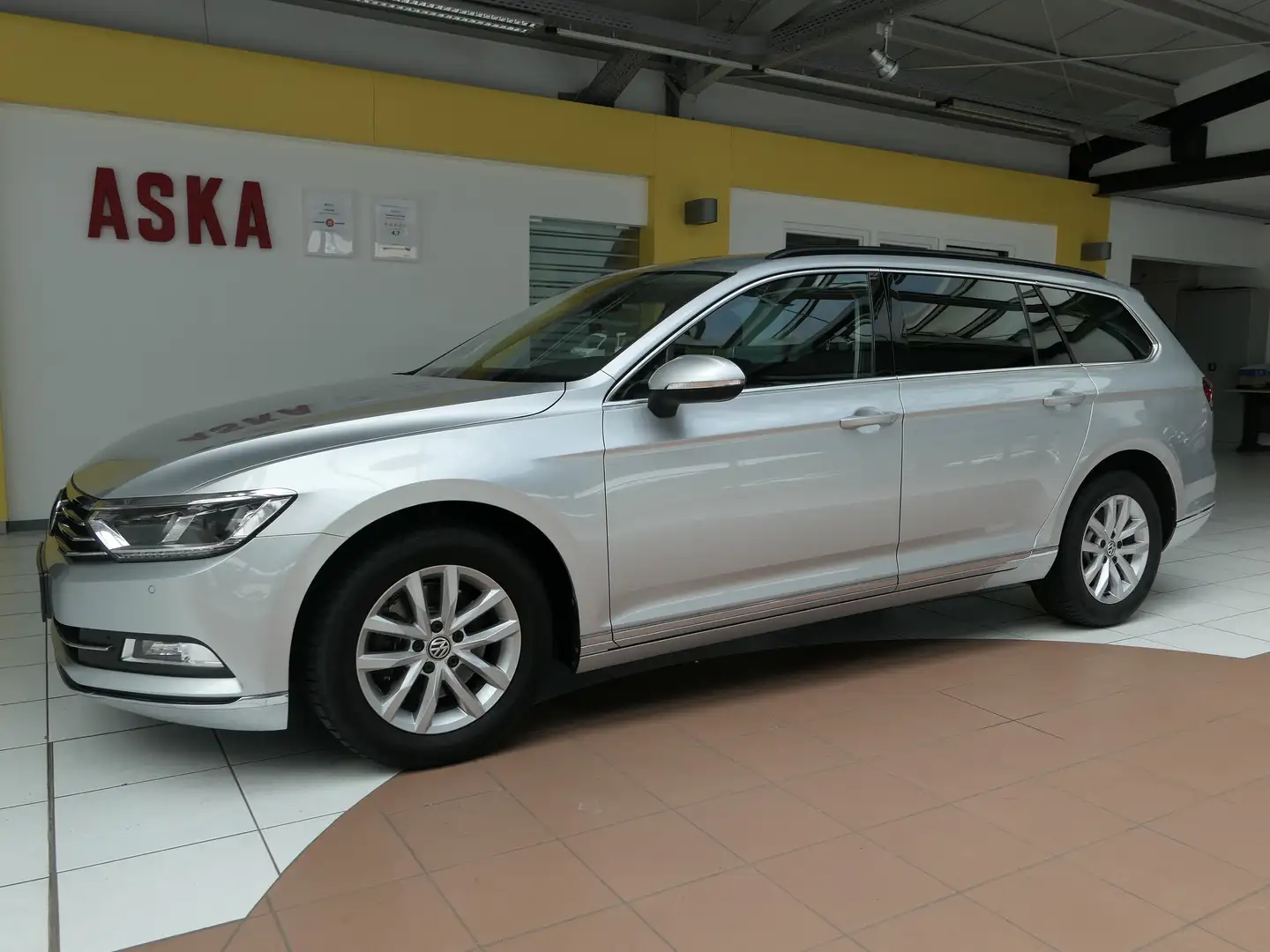 Volkswagen Passat Variant Passat Var. 2.0 TDI 190 Comfortl*LM*NAVI*ACC*DSG Silber - 1