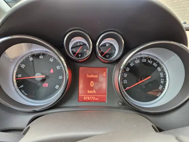 Opel Astra view 8