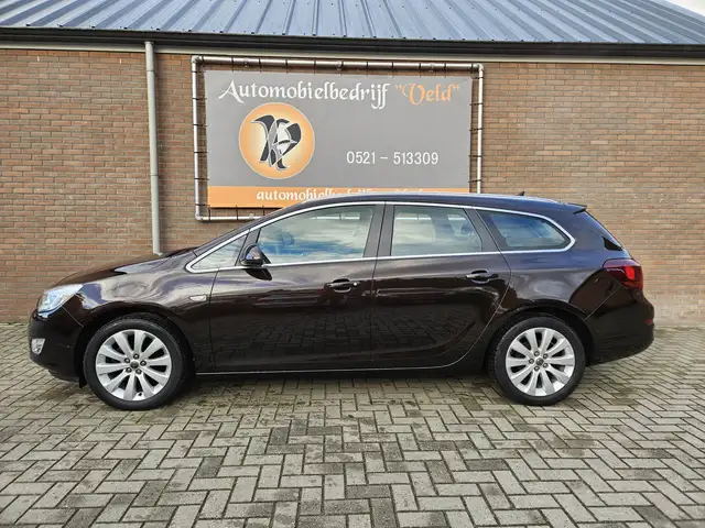 Opel Astra view 3