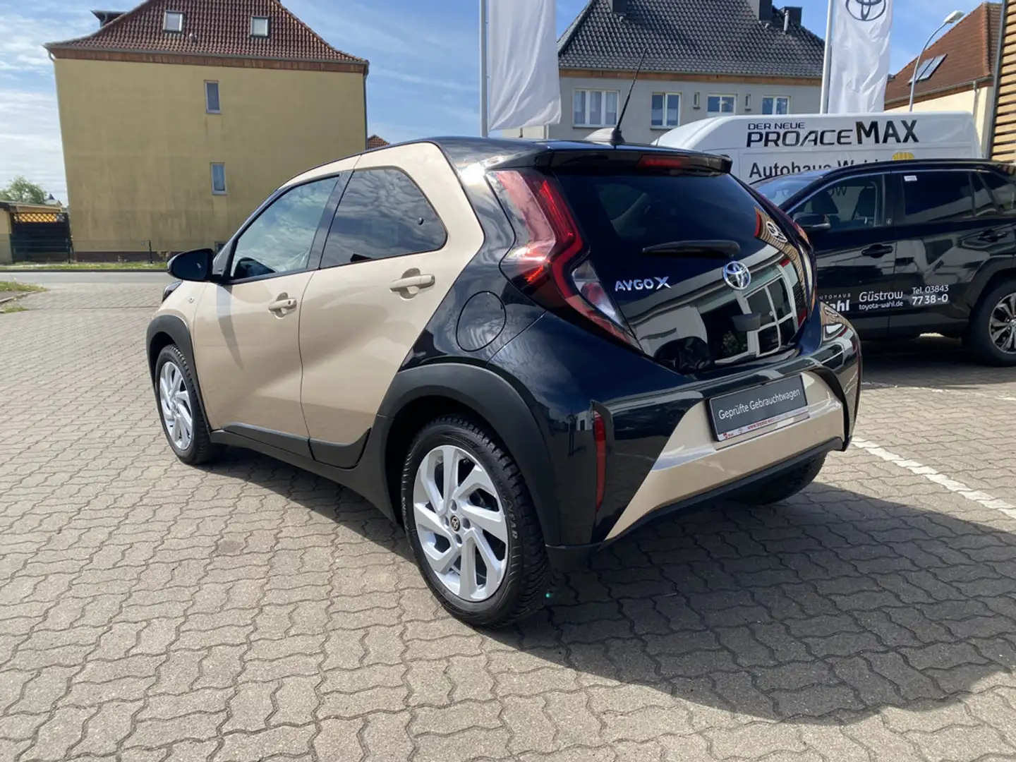 Toyota Aygo X 1.0 Pulse Beige - 2