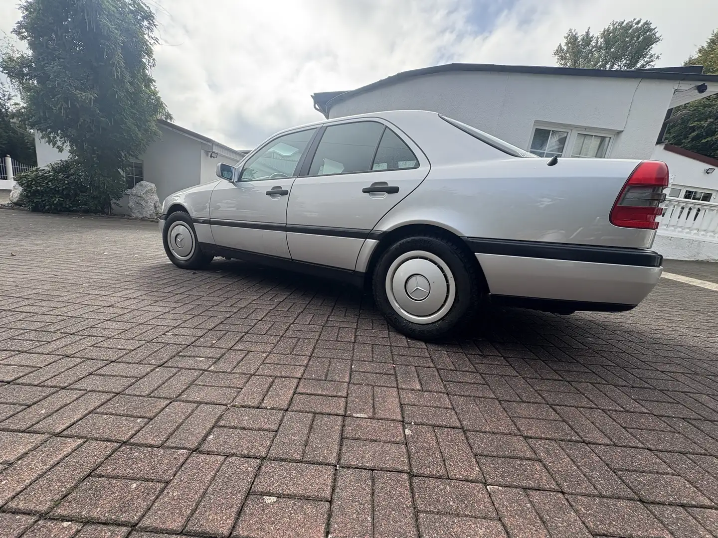 Mercedes-Benz C 180 Classic Silber - 2