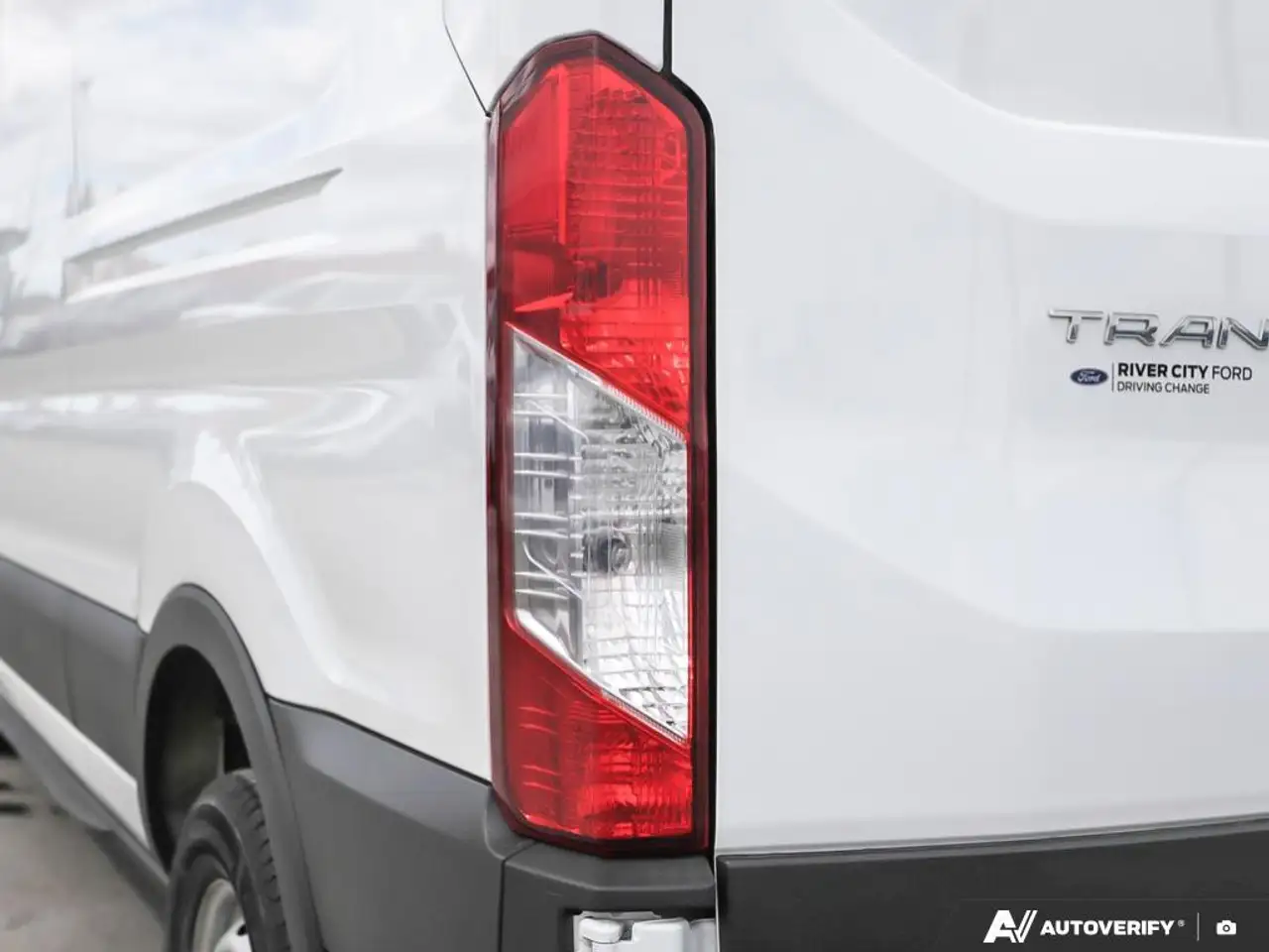 Ford Transit Cargo Van снимка Ford Transit Cargo Van