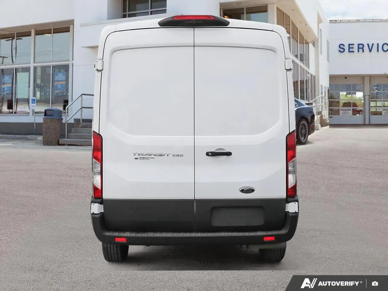 Ford Transit Cargo Van снимка Ford Transit Cargo Van