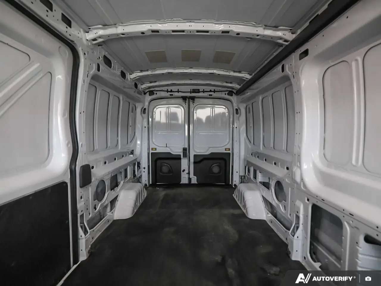 Ford Transit Cargo Van снимка Ford Transit Cargo Van