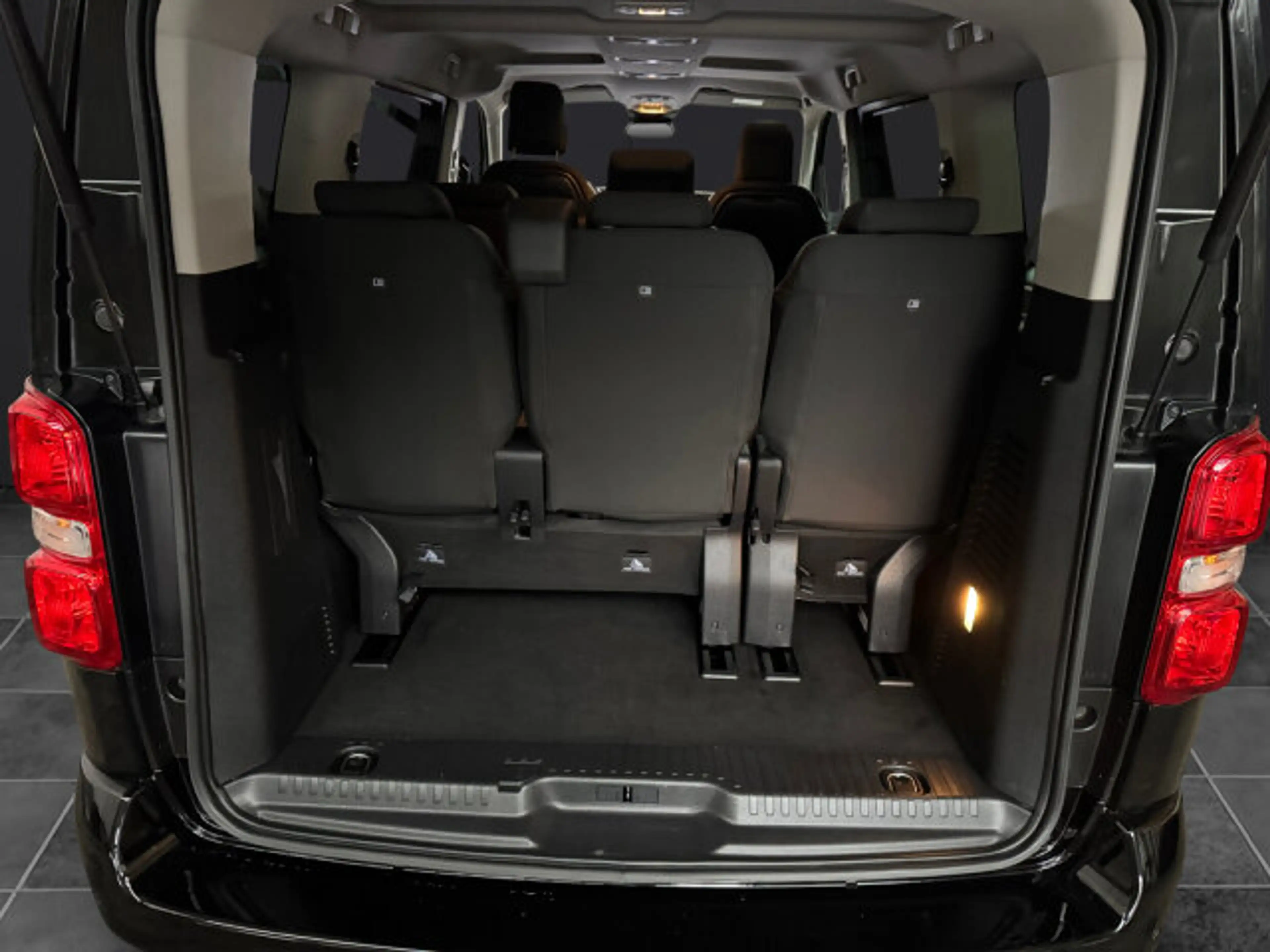 Citroen Spacetourer Spacetourer Plus M 180 +180°Kamera+Navi+LHZ+SHZ — photo 14