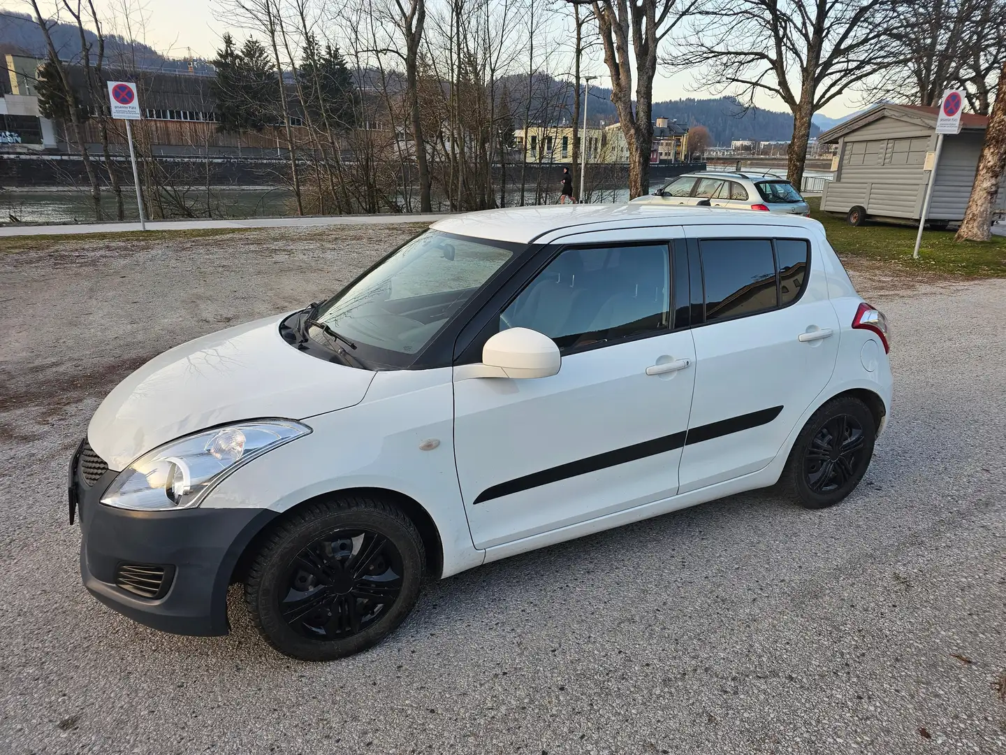 Suzuki Swift Club PICKERL bis-11/2026 Weiß - 2