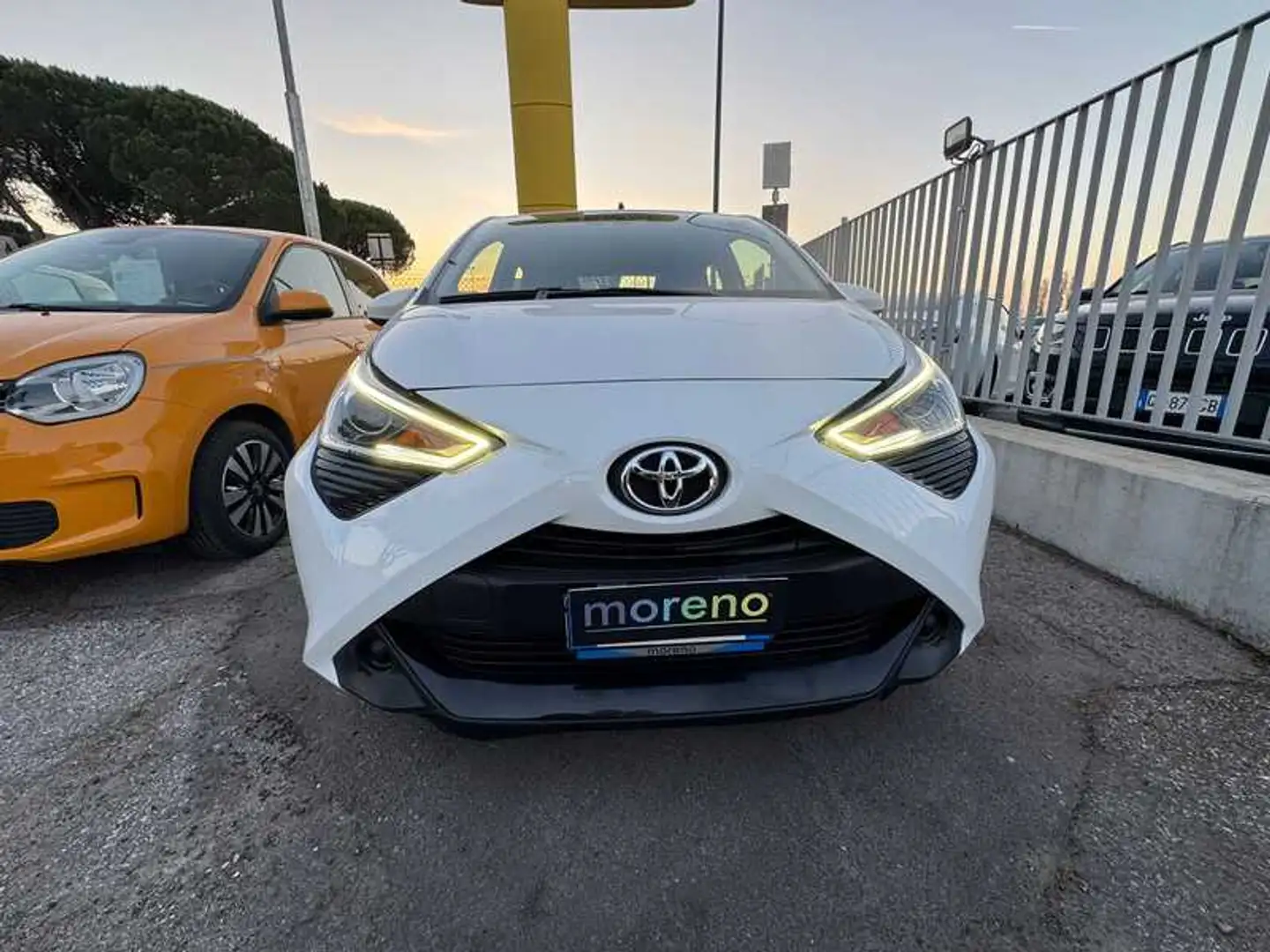 Toyota Aygo 1.0 x-cool 72 CV m-mt Blanc - 1