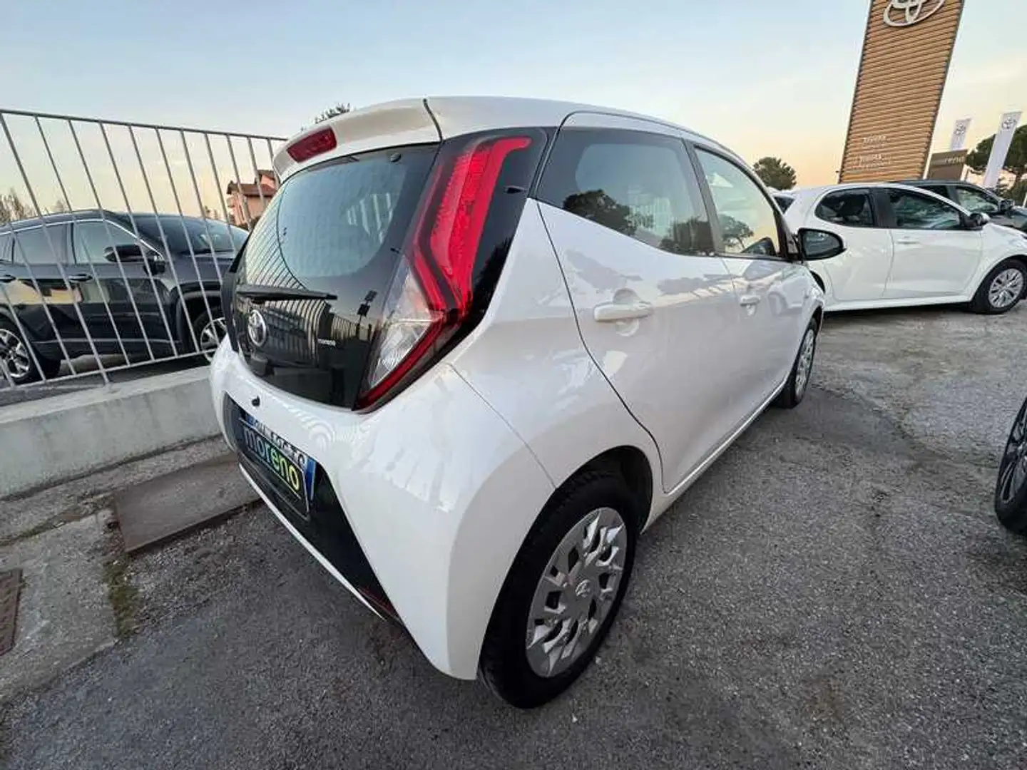 Toyota Aygo 1.0 x-cool 72 CV m-mt Blanc - 2