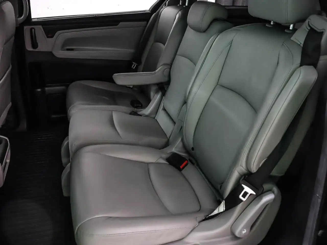 Honda Odyssey снимка Honda Odyssey