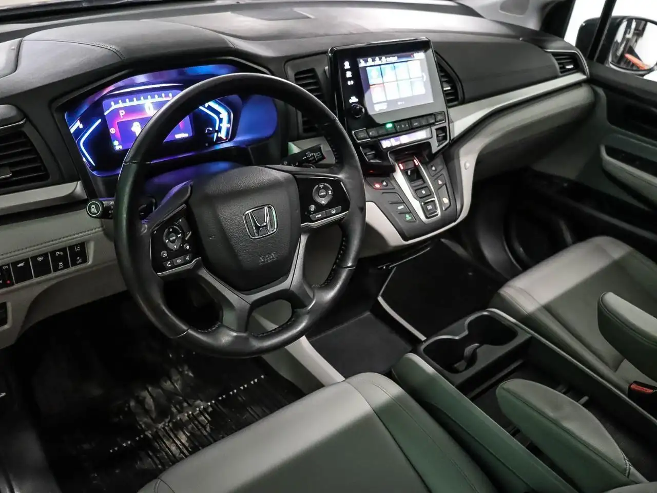 Honda Odyssey снимка Honda Odyssey