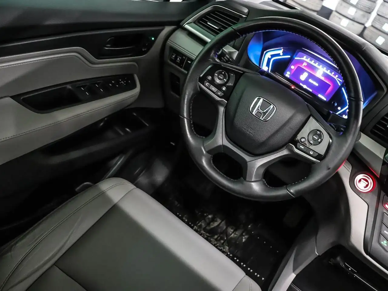 Honda Odyssey снимка Honda Odyssey