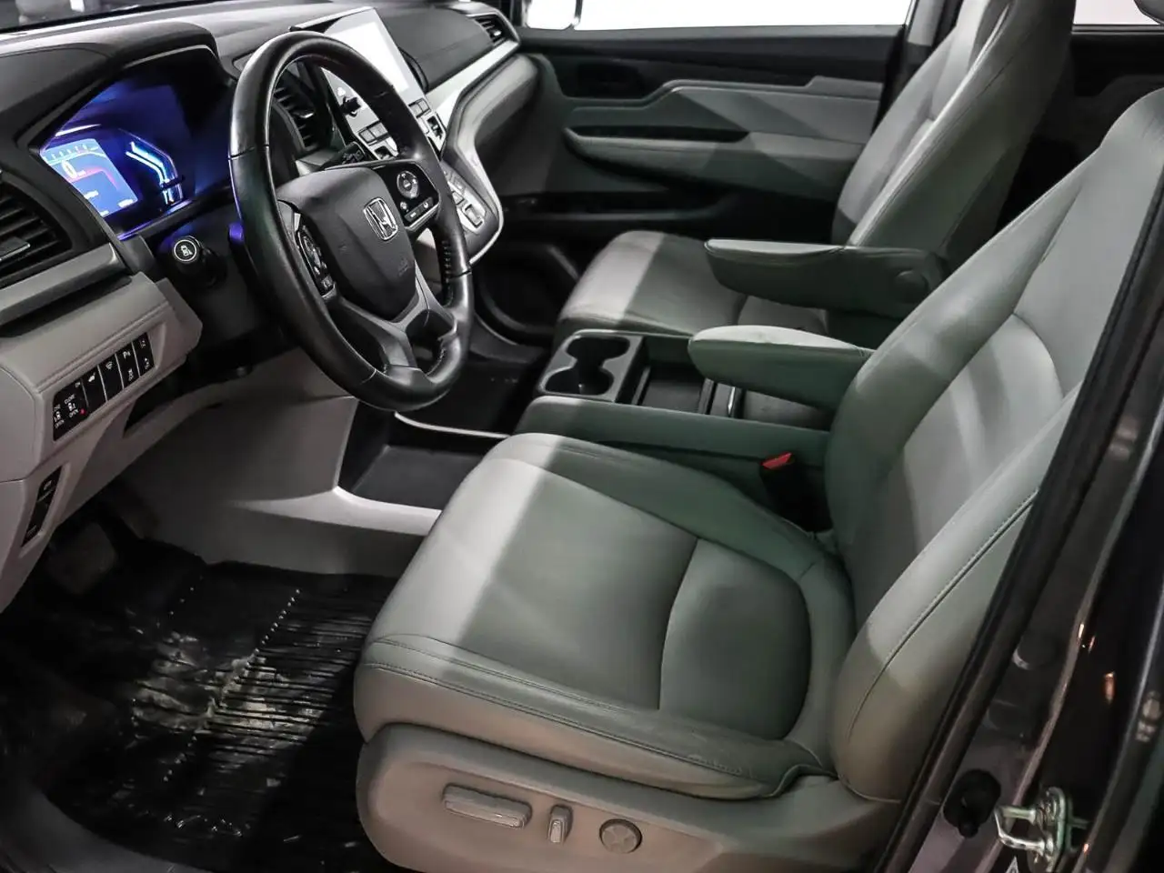 Honda Odyssey снимка Honda Odyssey