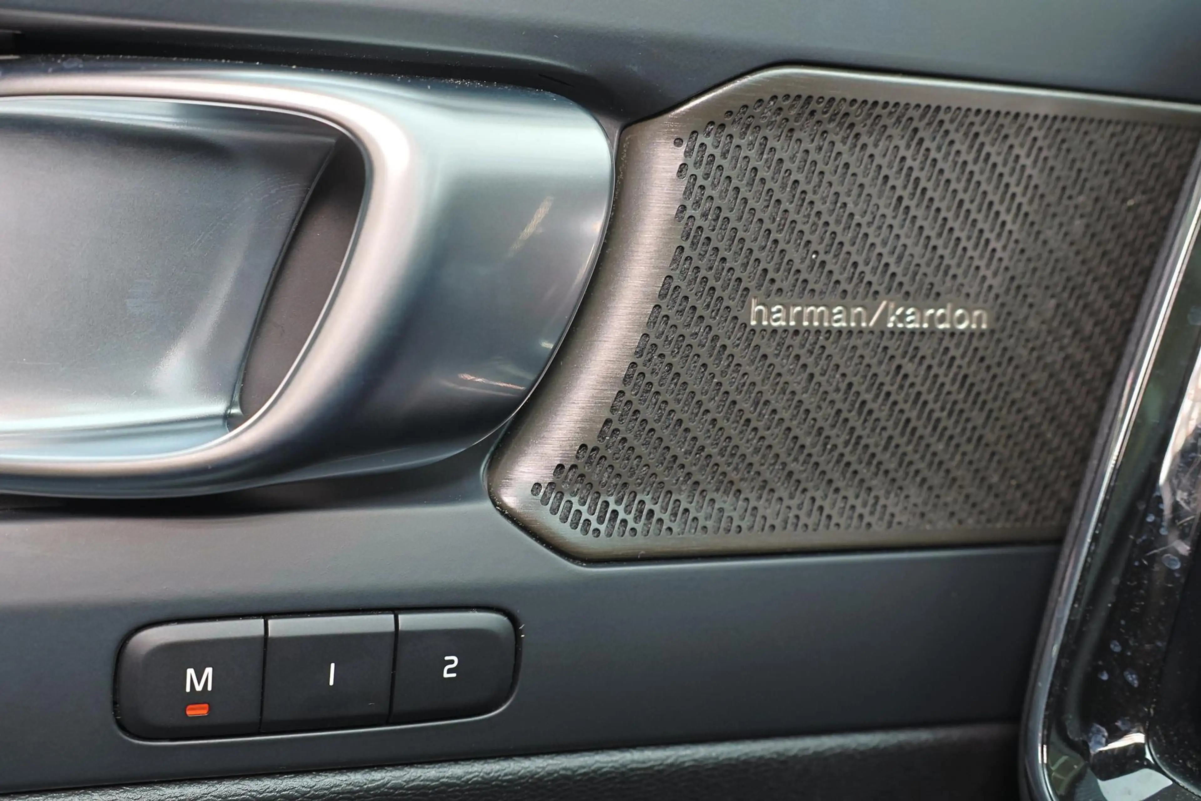 Volvo XC40 B3 Plus Dark - IntelliSafe Assist & Surround - 360 — photo 11