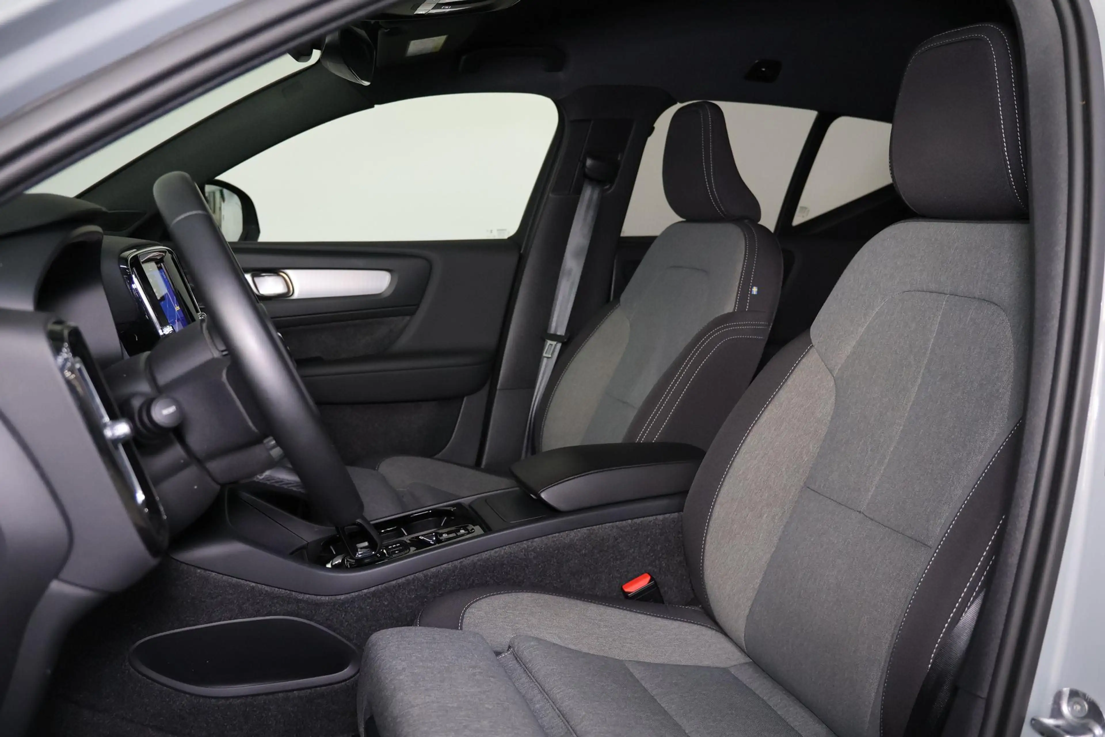 Volvo XC40 B3 Plus Dark - IntelliSafe Assist & Surround - 360 — photo 14