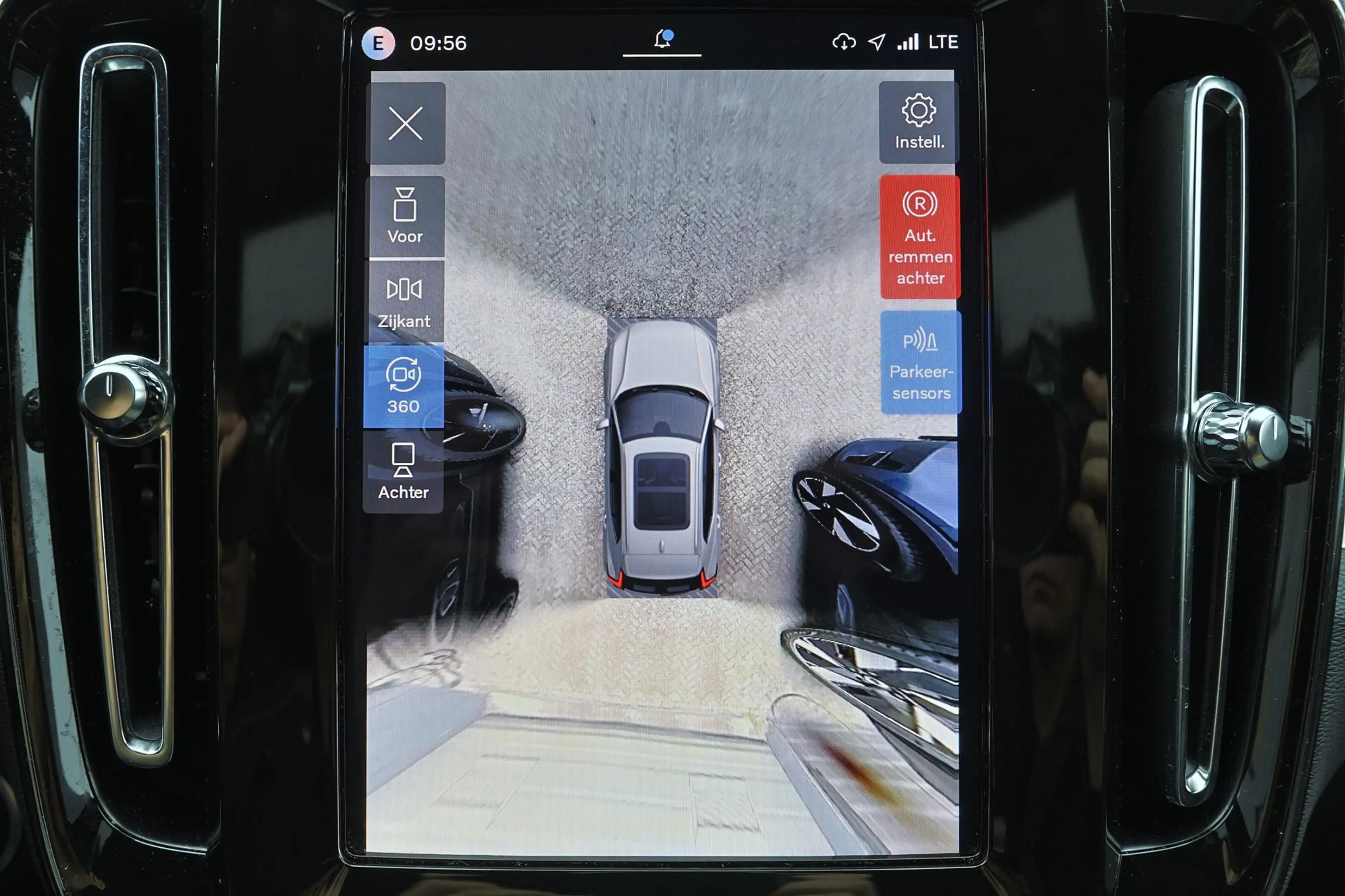 Volvo XC40 B3 Plus Dark - IntelliSafe Assist & Surround - 360 — photo 8
