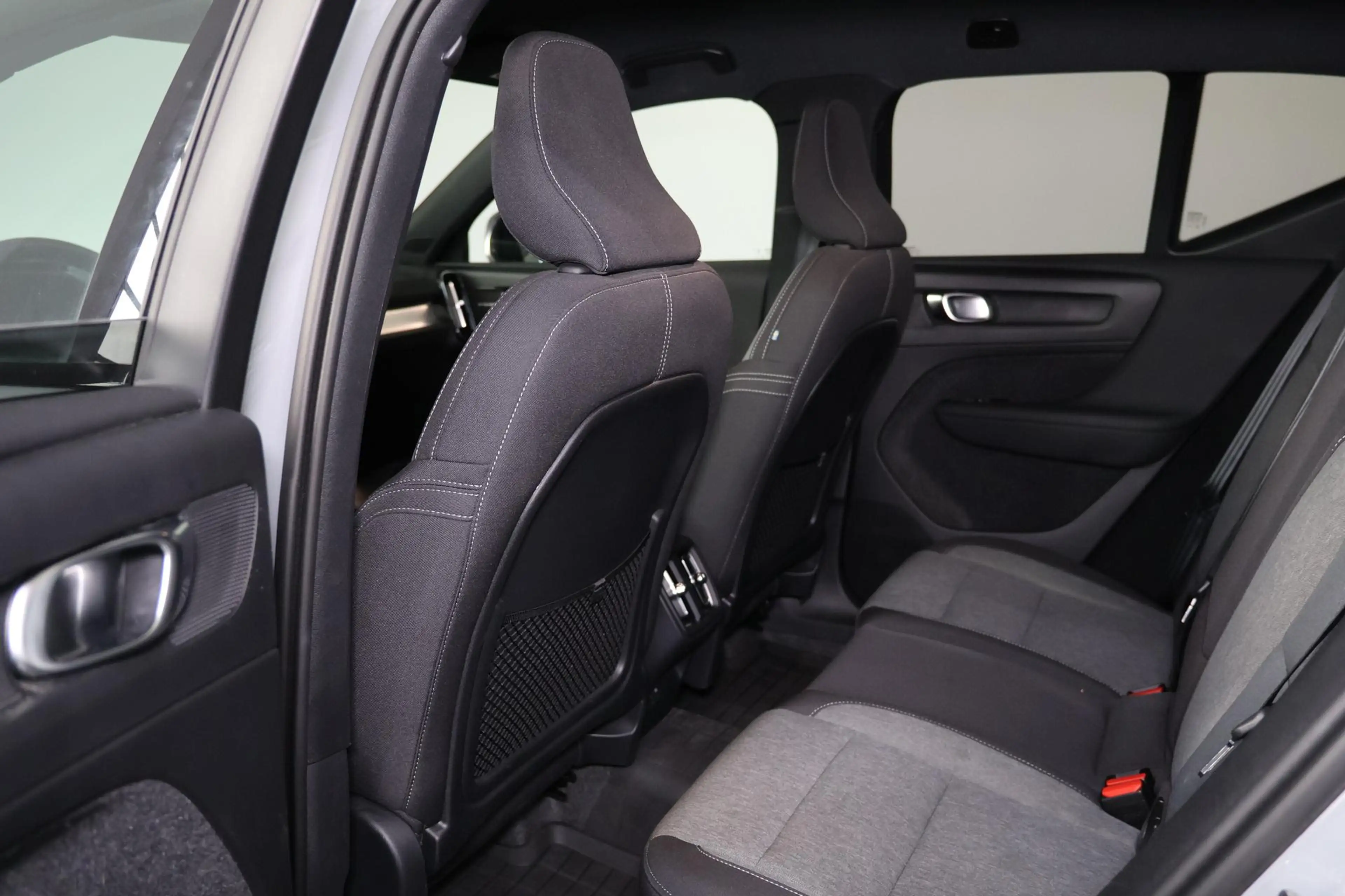 Volvo XC40 B3 Plus Dark - IntelliSafe Assist & Surround - 360 — photo 15