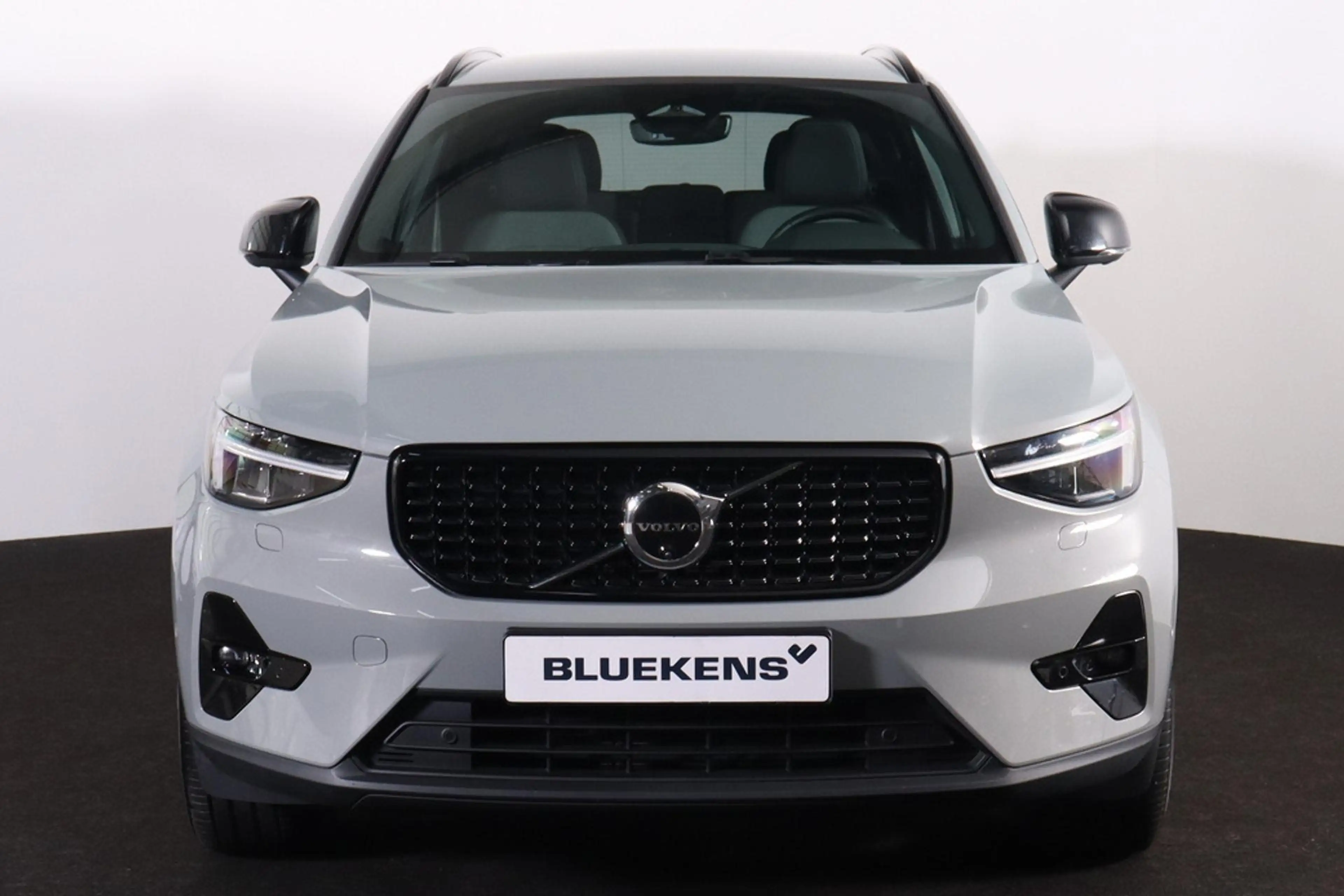 Volvo XC40 B3 Plus Dark - IntelliSafe Assist & Surround - 360 — photo 2