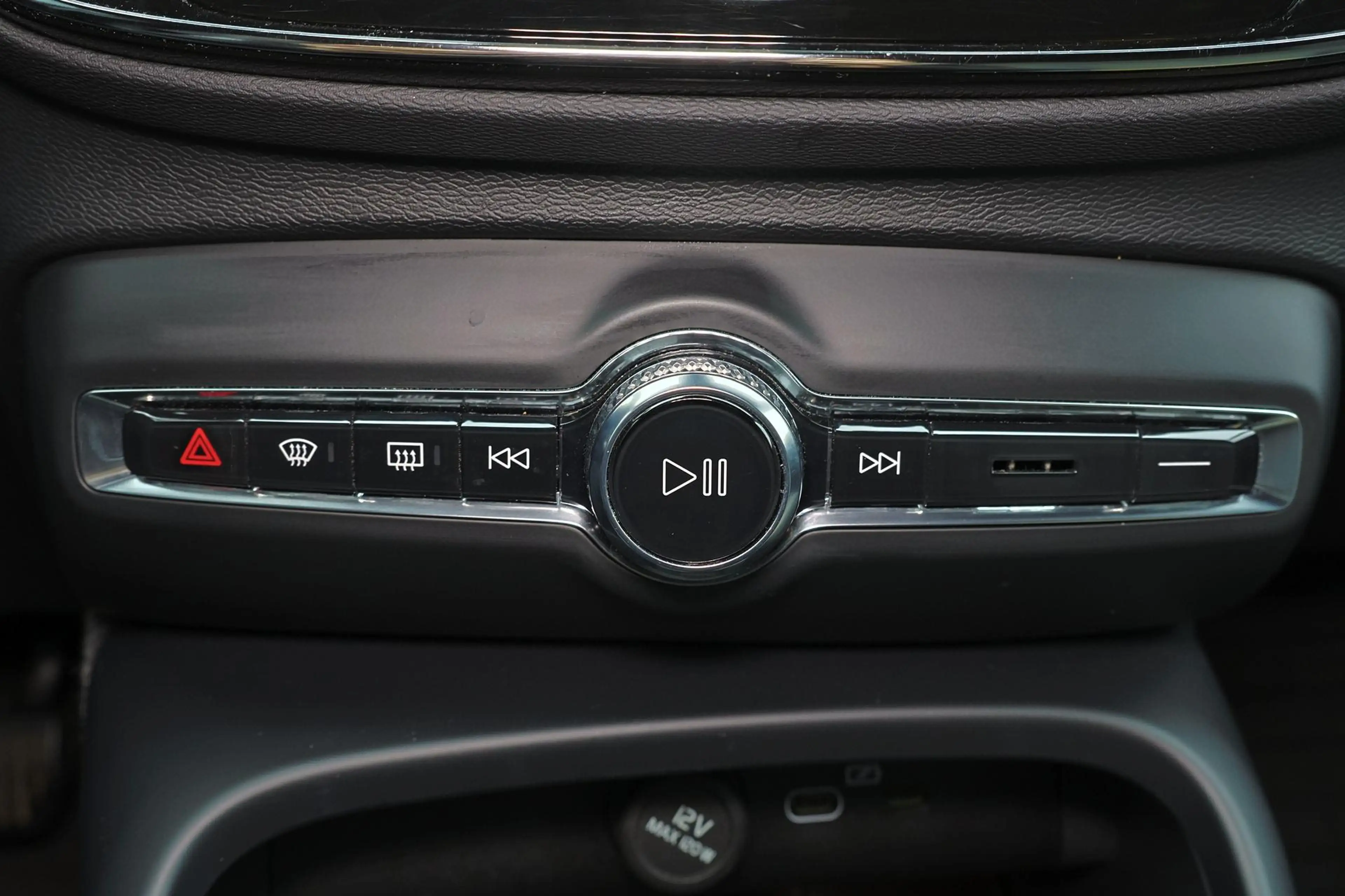 Volvo XC40 B3 Plus Dark - IntelliSafe Assist & Surround - 360 — photo 9
