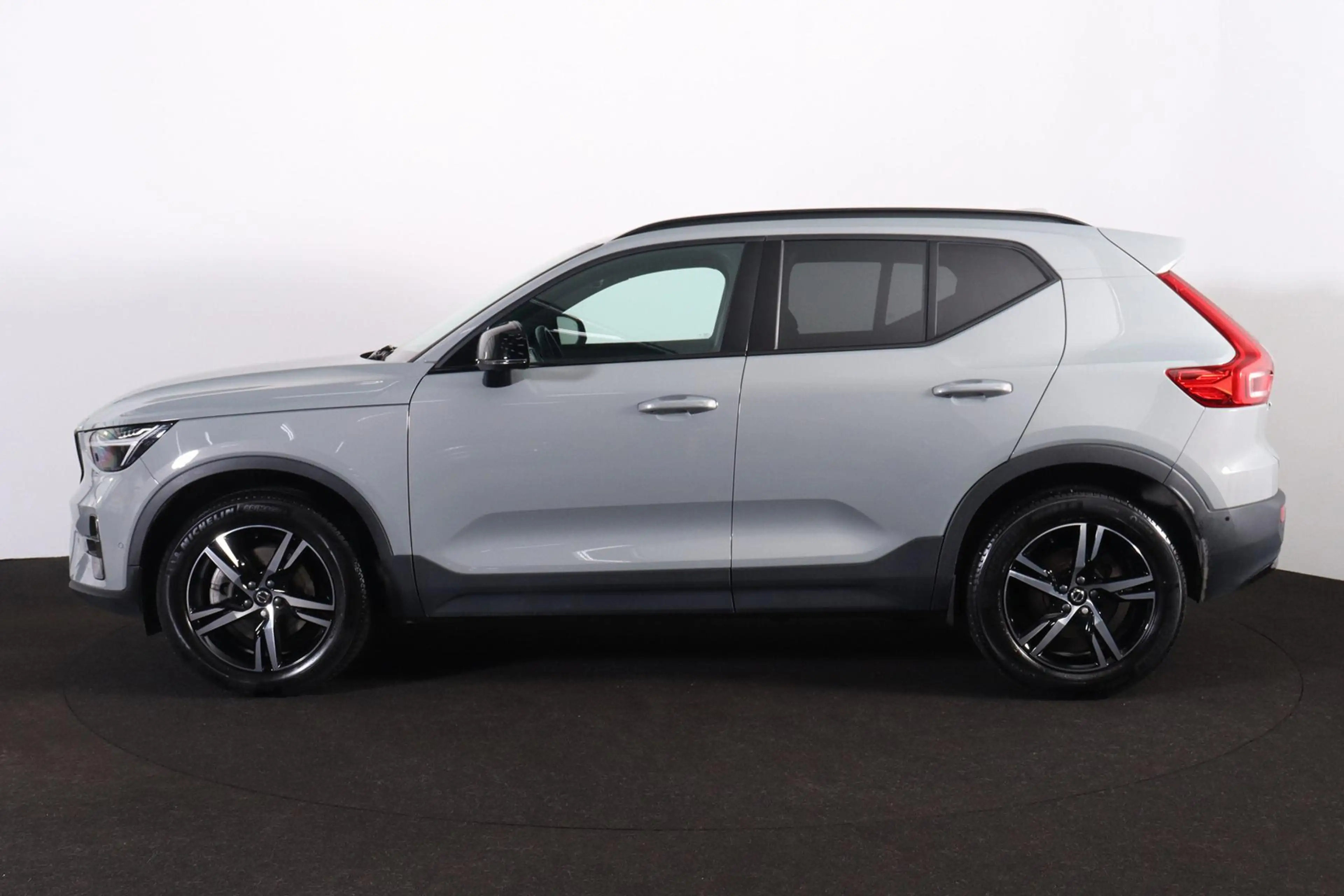 Volvo XC40 B3 Plus Dark - IntelliSafe Assist & Surround - 360 — photo 3