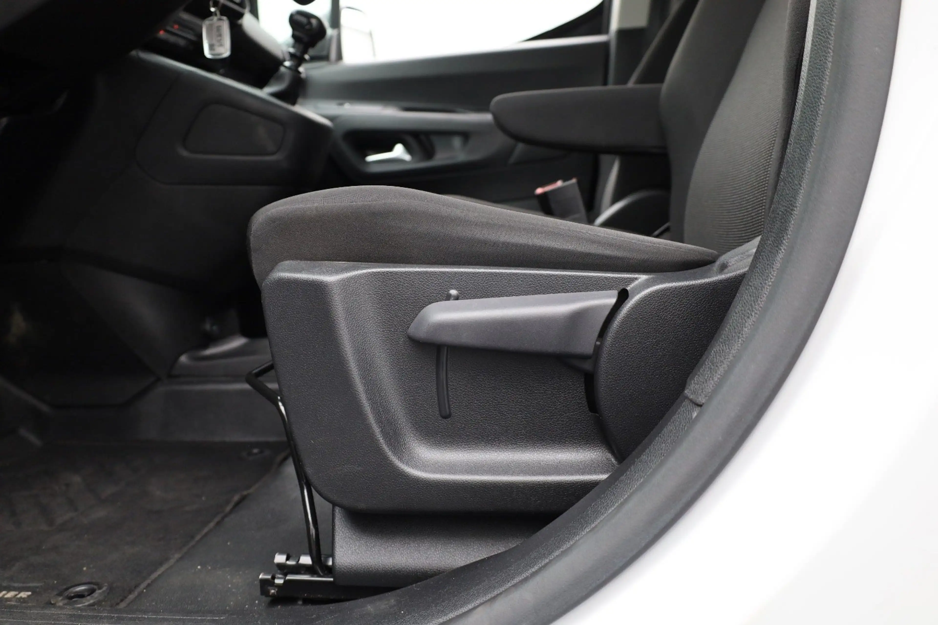 Peugeot Partner 1.5 BlueHDi 100 S&S L1 Trekhaak | Houten Laadvloer — photo 32