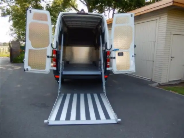 Mercedes-Benz Sprinter KOOPJE.DEMO SPRINTER MET LAADKLEP DIE 850 KG TILT.