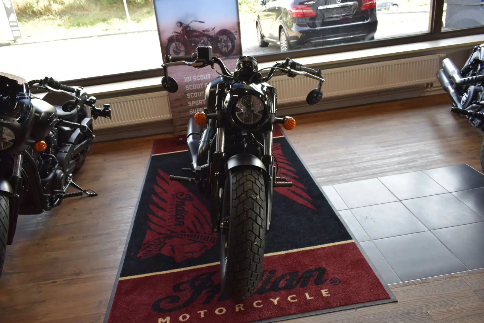 Indian Scout Bobber Limited + Tech Black Smoke Schwarz - 2