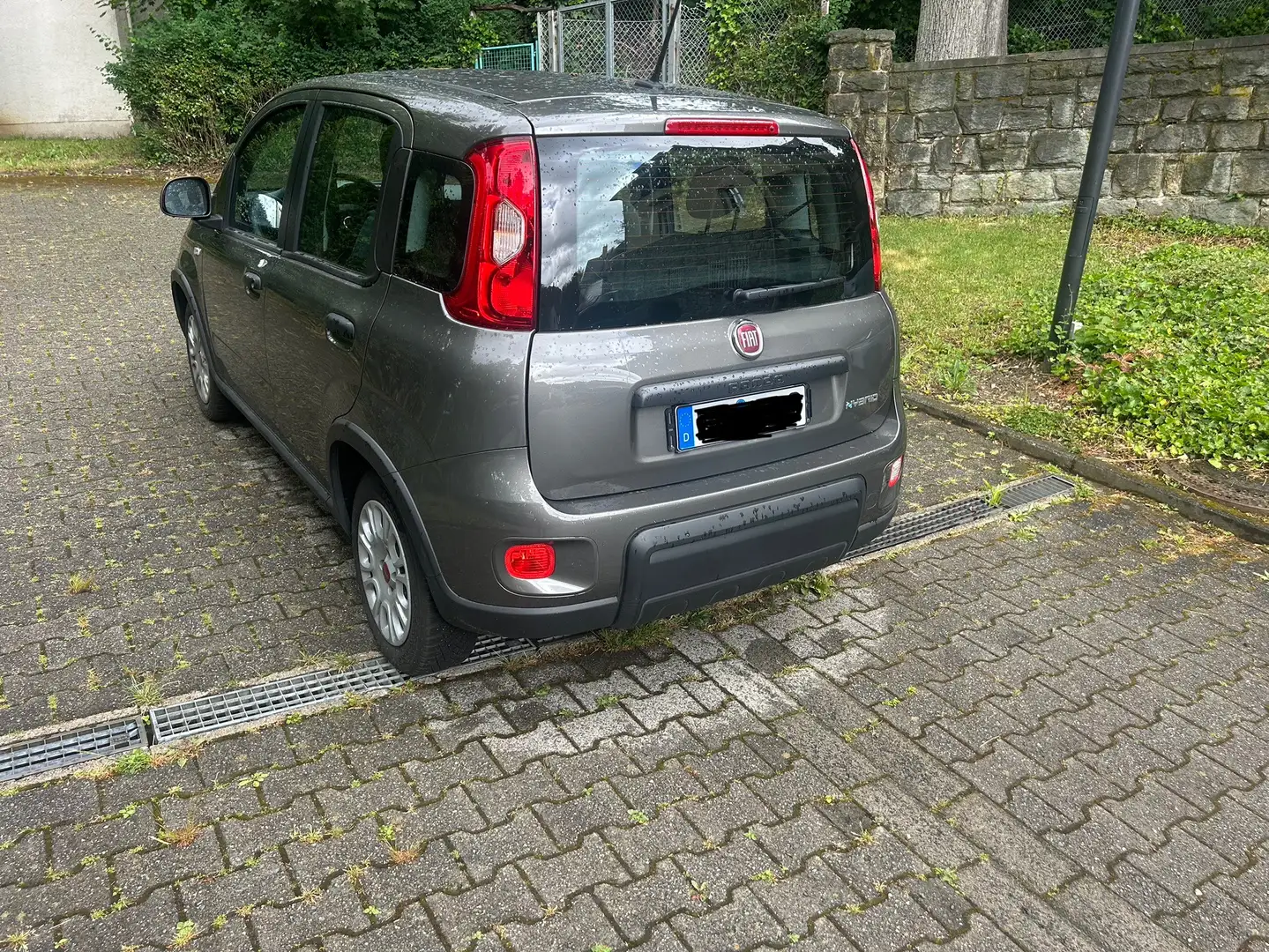 Fiat Grande Panda Wir verkaufen unsere Fiat Panda Hybrid Grau - 2