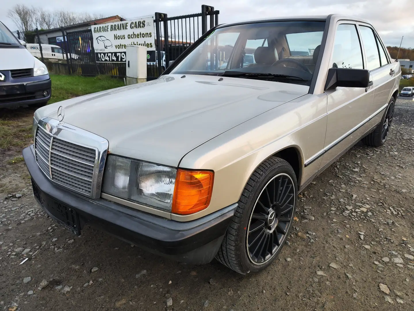 Mercedes-Benz 190 AIRCO Бежевый  - 1